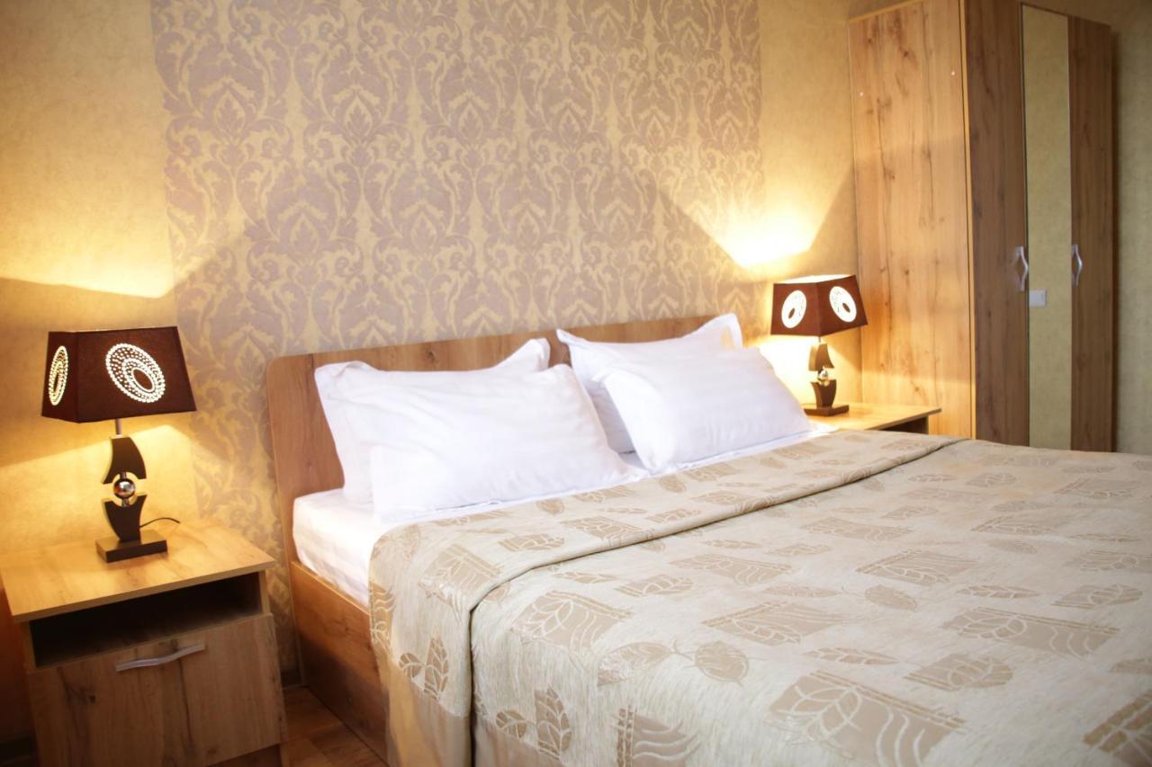 City Hotel Uszty-Kamenogorszk Kültér fotó